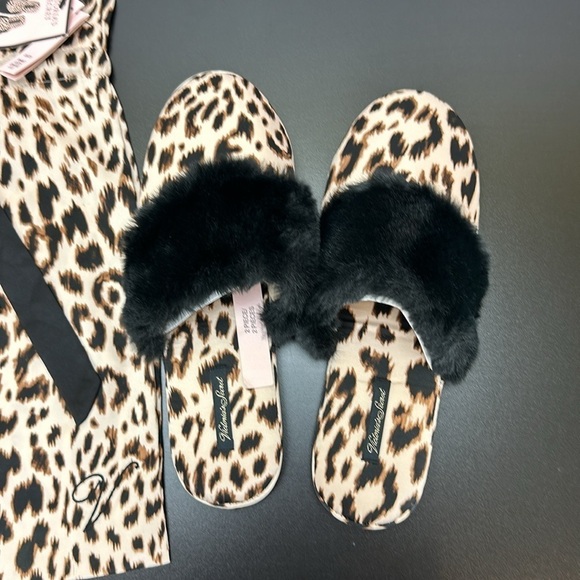 Victoria’s Secret Leopard Print Bed Slippers Medium (7-8) Satiny Faux Fur Trim - Picture 4 of 12